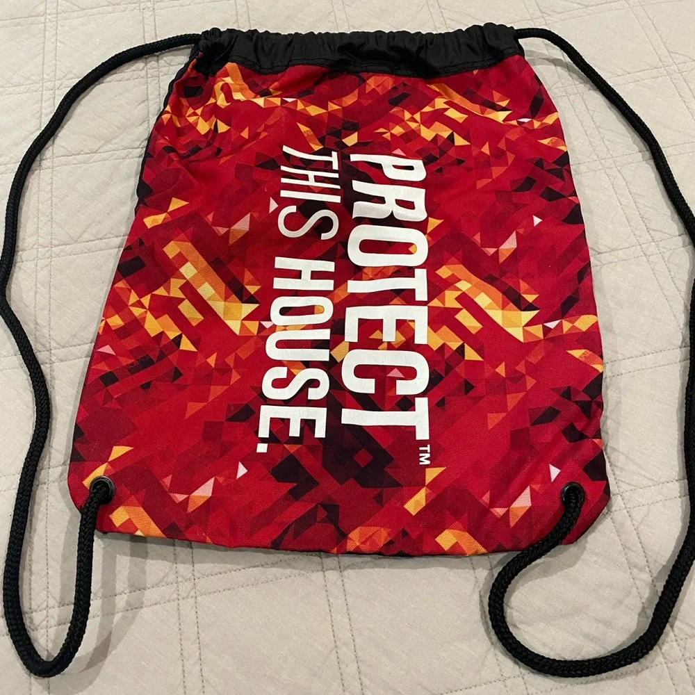 (3/$15) NWOT Under Armour drawstring bag - Picture 2 of 6